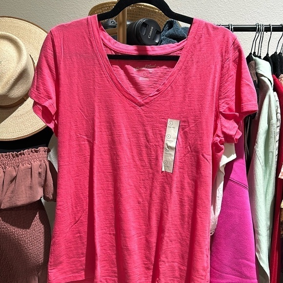 🟢Universe thread link t shirt - Picture 2 of 3